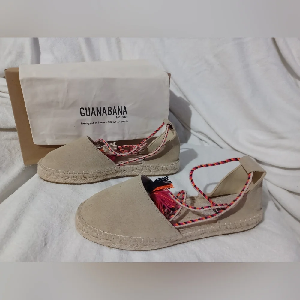 NIB Valenciana Flat Espadrille with Pom-Pom Size 8.5 In Ecru by Guanábana